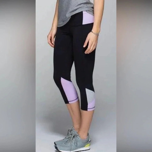 🔴 Lululemon Embody Crop Black and Purple
Full on Luon Black - Picture 1 of 6
